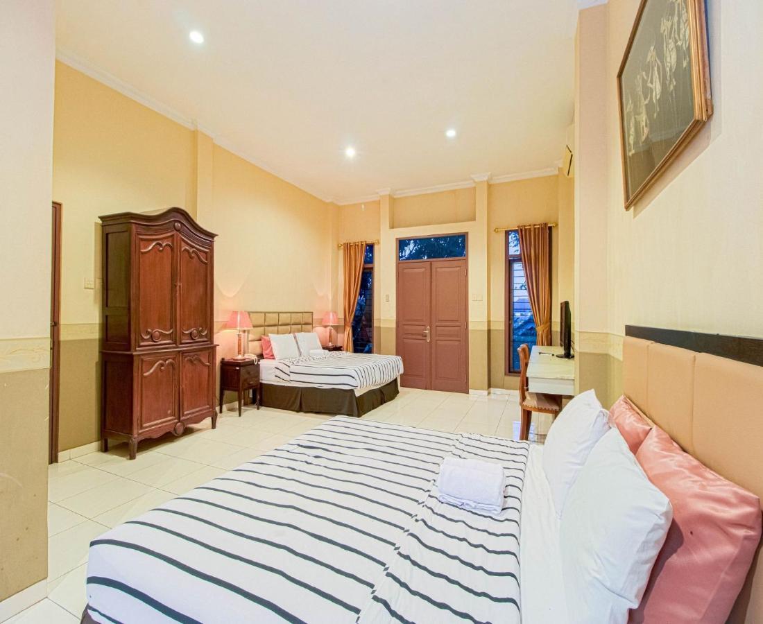 D'Talent Hotel Yogyakarta Exterior photo
